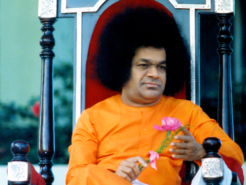 அல்லா ஈச்வர் ஏக் ஹி நாம்