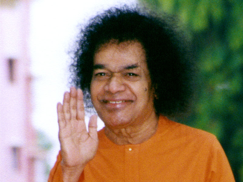 Prof. Anil Kumar: Swami! In reality, the entire human race is one and the same, its basic core being divinity. Why then do we not react in the same way? Why do we think and act differently?